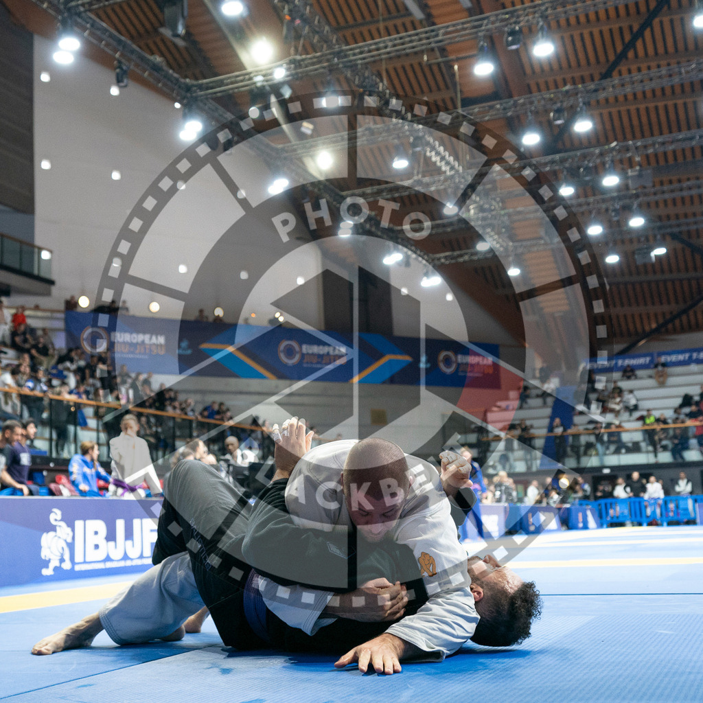 20240125PBB02218 | Fighters compete during the sixth day of the Brazilian Jiu-jitsu European Championship of the IBJJF in Paris, France, on January 25, 2024.