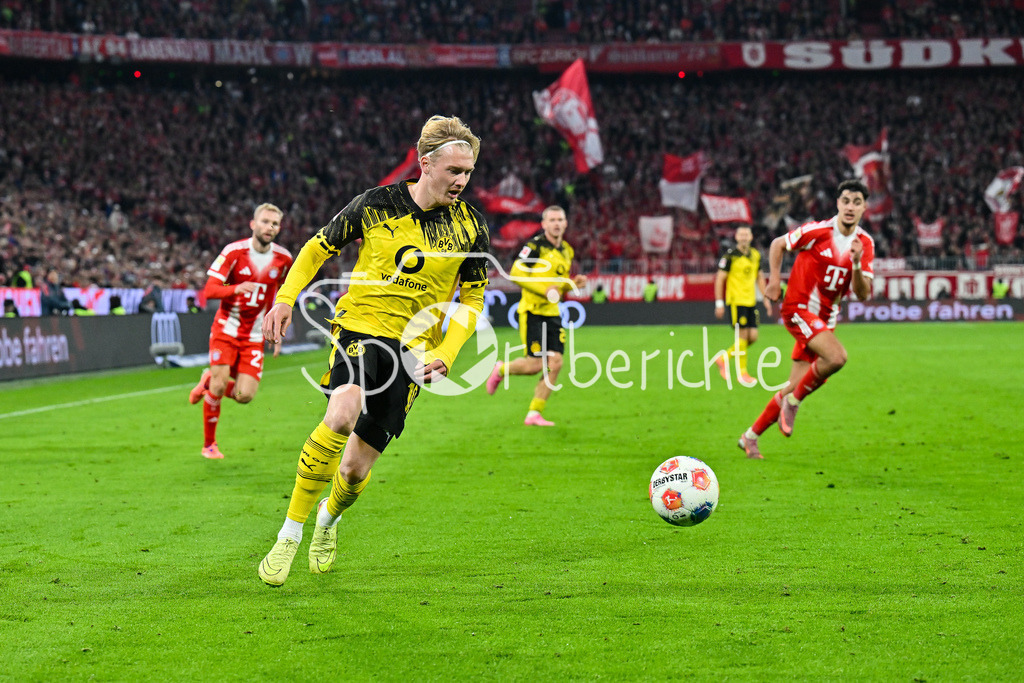 FC Bayern München - Borussia Dortmund | MUNICH, GERMANY - with ball Julian BRANDT (Borussia Dortmund 10) during the bundesliga match between FC Bayern Munich vs. Borussia Dortmund on matchday 7 at Allianz Arena on October 18, 2025 in Munich, Germany / DFL REGULATIONS PROHIBIT ANY USE OF PHOTOGRAPHS AS IMAGE SEQUENCES AND/OR QUASI-VIDEO