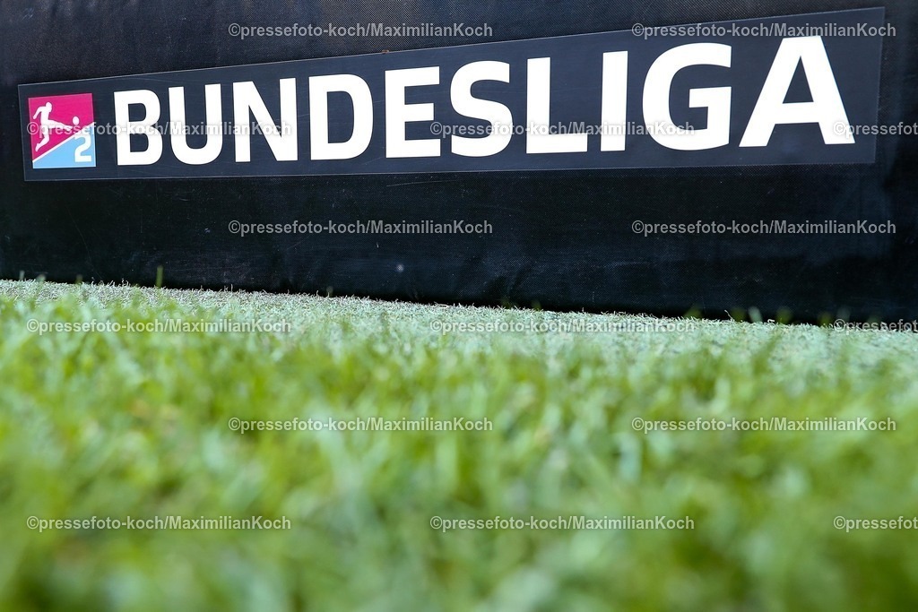 F9509082501188 | 09.08.2025, Fußball, Fortuna Düsseldorf - Hannover 96, 2. Fußball Bundesliga, Merkur Spiel-Arena, Saison 2025 2026: Schriftzug 2. Bundesliga in Nahaufnahme  DFB regulations prohibit any use of photographs as image sequences and or quasi-video.