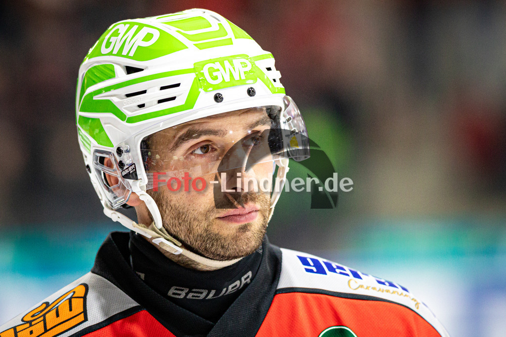 TSV Peißenberg MINERS gegen EHC Klostersee  | Eishockey Bayernliga Herren Vorrunde 2024/25, TSV Peißenberg MINERS gegen EHC Klostersee , 20241208,Dominik EBENTHEUER (MINERS 91) Portrait,2024-12-08 in Peißenberg (Eisstadion Peißenberg)Dominik EBENTHEUER (MINERS 91)Copyright: WolfgangxLindner