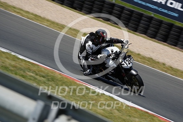 2025_05_12_PBK_17673 | Sportfotografie; SlowMotion; Video; Rennstrecke; Hafeneger; Speer; Racing; RSE; BMW; CBO; Trackday; Motorsportarena; Hockenheimring; Brno; Most; Barcelona; Valencia