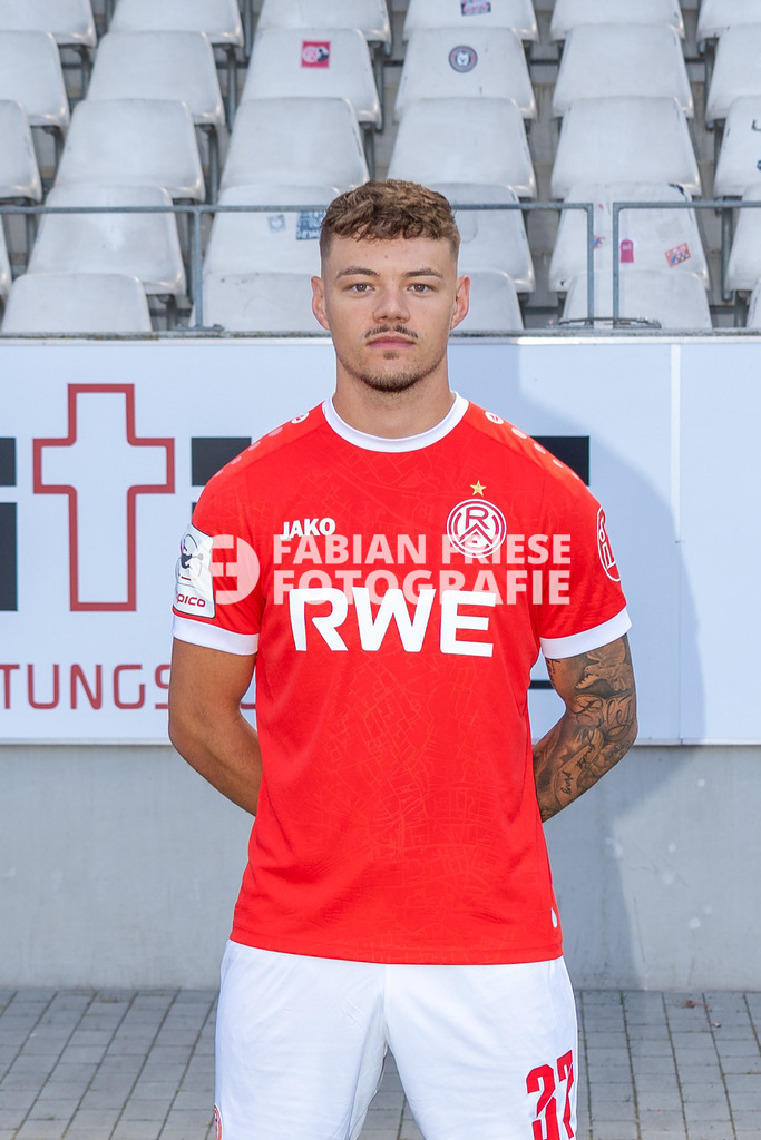 Rot-Weiss Essen; 3. Liga, Portraettermin 2026/2027, Foto: Eibner-Pressefoto/Fabian Friese | Jannik Hofmann (Rot-Weiss Essen, #37),Rot-Weiss Essen; 3. Liga, Portraettermin 2026/2027, Foto: Eibner-Pressefoto/Fabian Friese - Realisiert mit Pictrs.com