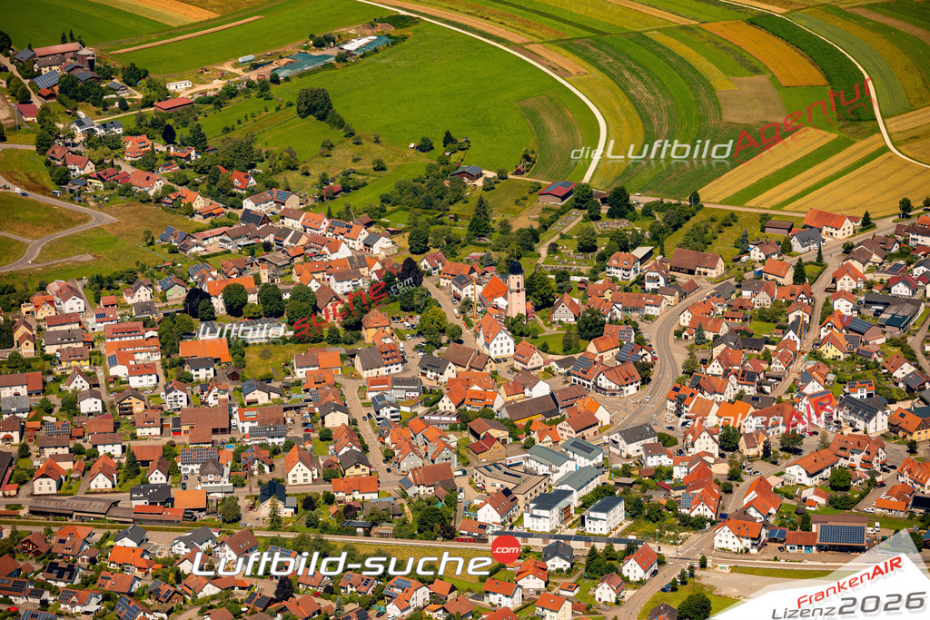 Das Luftbild zeigt : Großengstingen Engstingen - Die Luftaufnahme wurde 2024 vom UL-Flugzeug aus erstellt ( keine Drohne ) - Hochauflösende Luftaufnahme - Für grossformatige Ausdrucke geeignet. Die Geschenkidee !Mit Lizenz und Bildrechte bestellbar