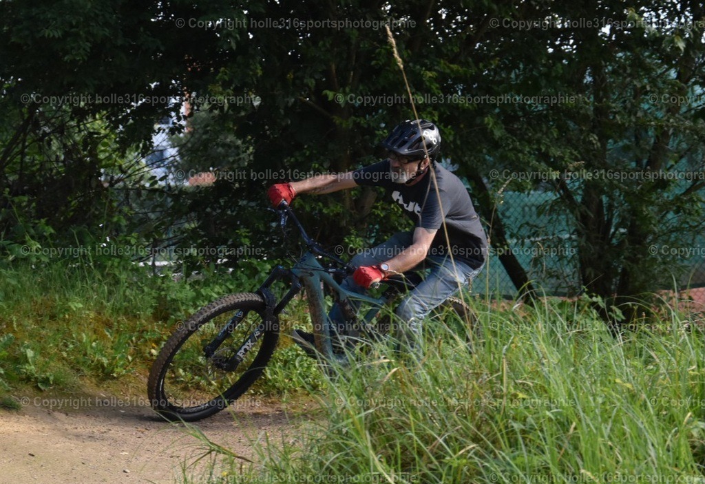 DSC_0066 | Sportfotografie , Motorsport, Motoross, Reitsport, Mointainbike, Enduro,
Landschaft , Outdoor, Eventfotografie, Landschaft, Bilder online bestellen - Realisiert mit Pictrs.com