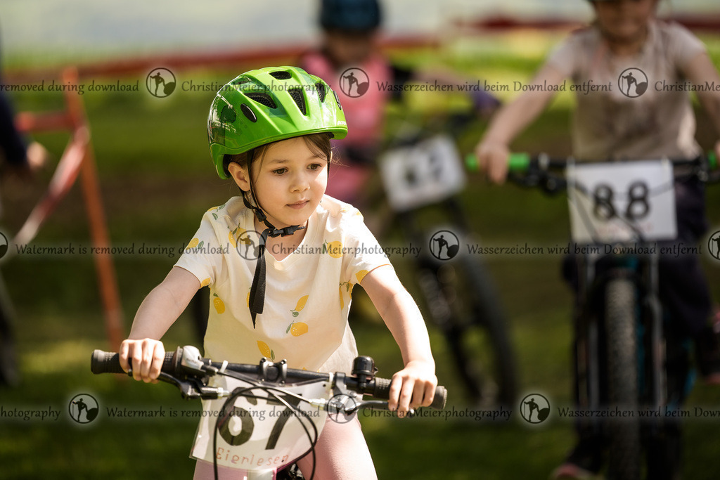 Eierlesen 2026 | Sie wurden bei einem Event oder Sportanlass fotografiert? Hier finden sie ihre Bilder! - Realisiert mit Pictrs.com