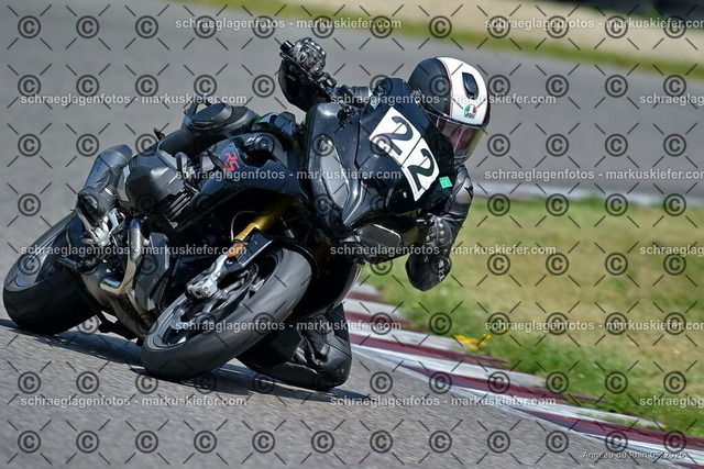 26BT02-1743 | markuskiefer.com - Realisiert mit Pictrs.com