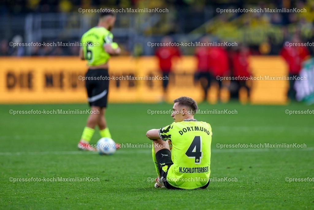 BVB08032501123 | 08.03.2025, Fußball, Borussia Dortmund - FC Augsburg, 1. Fußball Bundesliga, 25. Spieltag, Signal Iduna Park, Saison 2024 2025: Nico Schlotterbeck (BVB #4) sitzt nach der 0:1 Niederlage enttäuscht auf dem Spielfeld EnttäuschungDFB regulations prohibit any use of photographs as image sequences and or quasi-video.