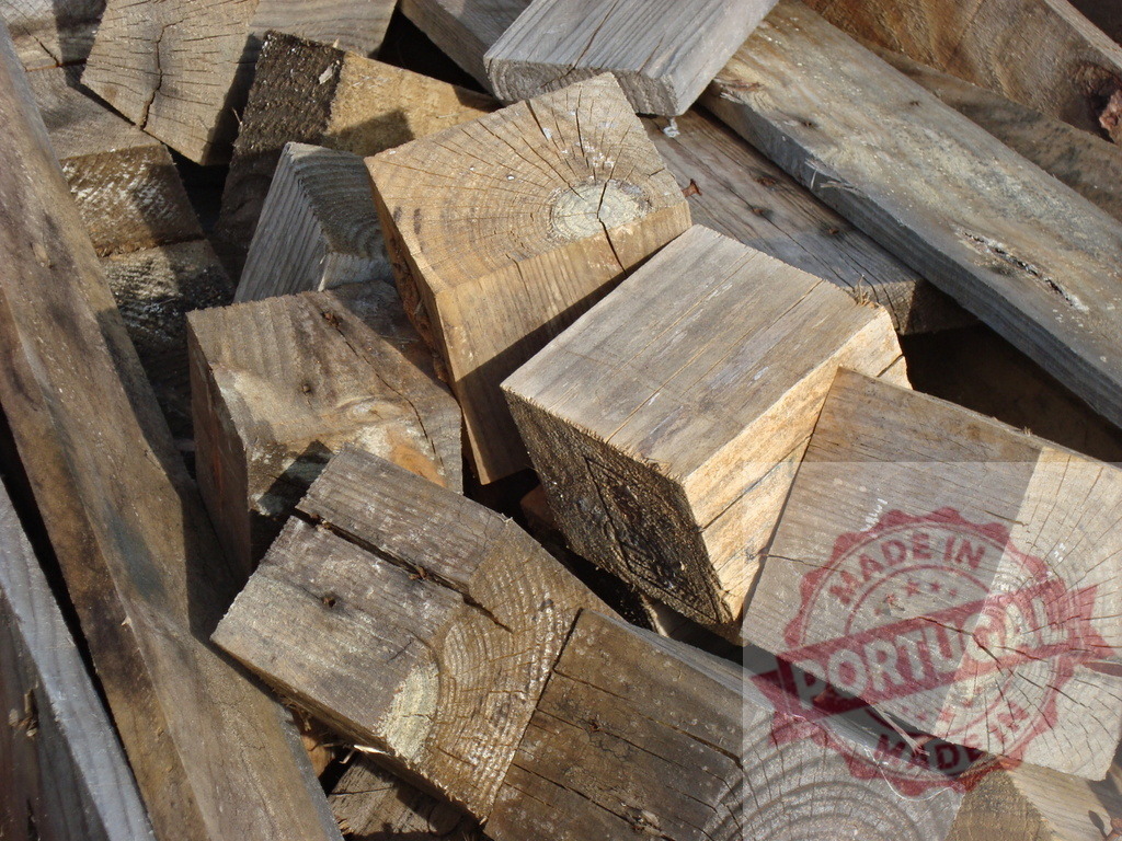 Wood scraps pile showing weathered lumber texture | Weathered wood scraps and lumber blocks piled together, ideal for firewood or rustic design material - Realisiert mit Pictrs.com