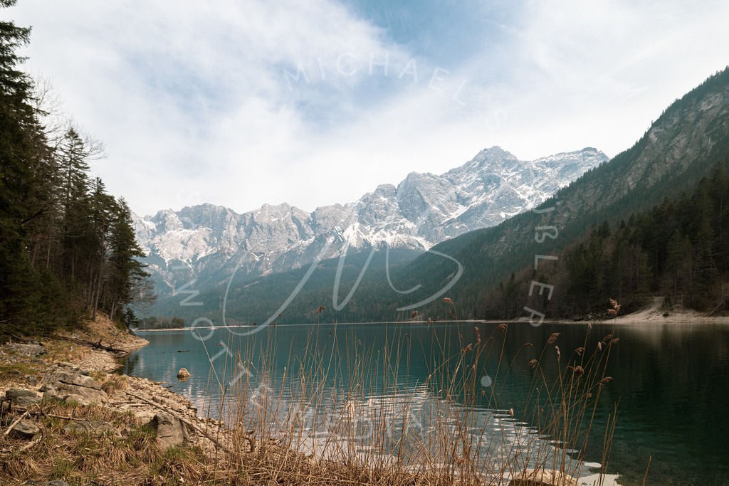 2022-04-22 Eibsee Rundgang - 031 | Eibsee im Frühjahr mit Blick auf die Zugspitze - Realisiert mit Pictrs.com