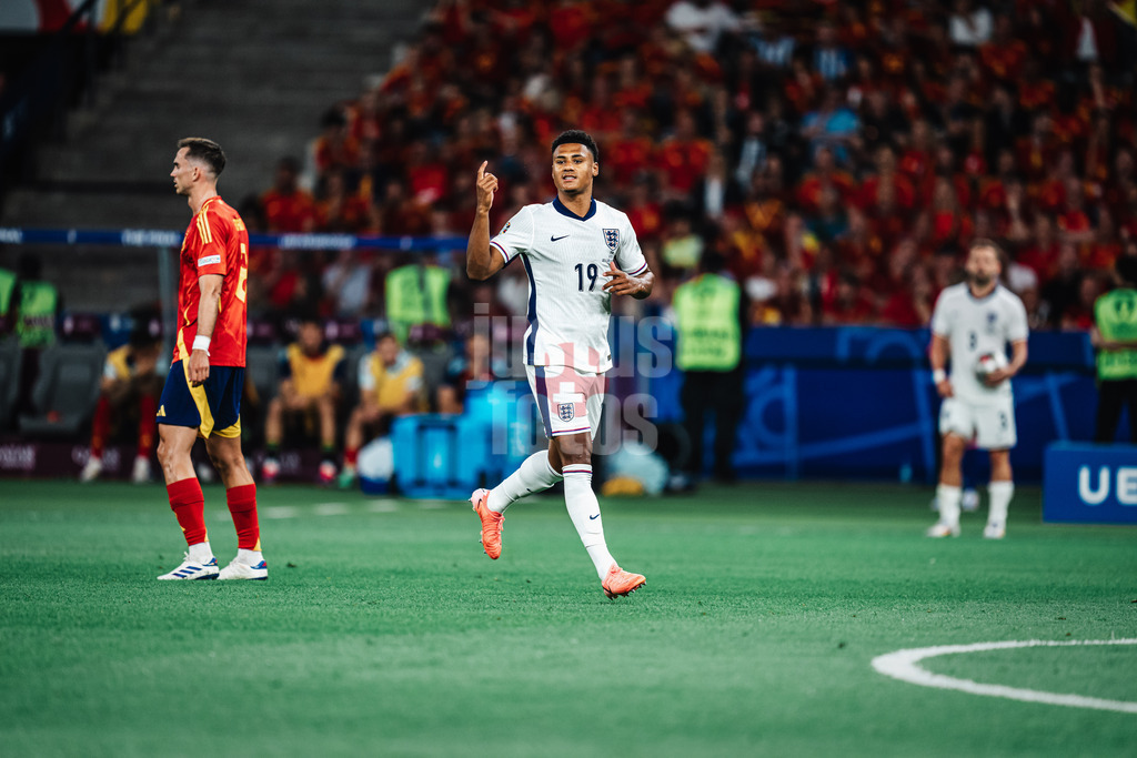 Fußball | Herren | UEFA-Fußball-Europameisterschaft 2024 | Finale | Spanien vs. England | 14.07.2024 | Ollie Watkins (#19, England) betritt das Feld