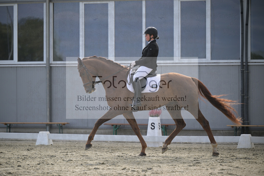 DOS_2558 | Entdecke hochwertige Reitturnierfotos von Foto Oger. Professionell, emotional und authentisch – jetzt Lieblingsmomente im Shop bestellen.Deutschlandweite Turnierfotografie. - Realisiert mit Pictrs.com