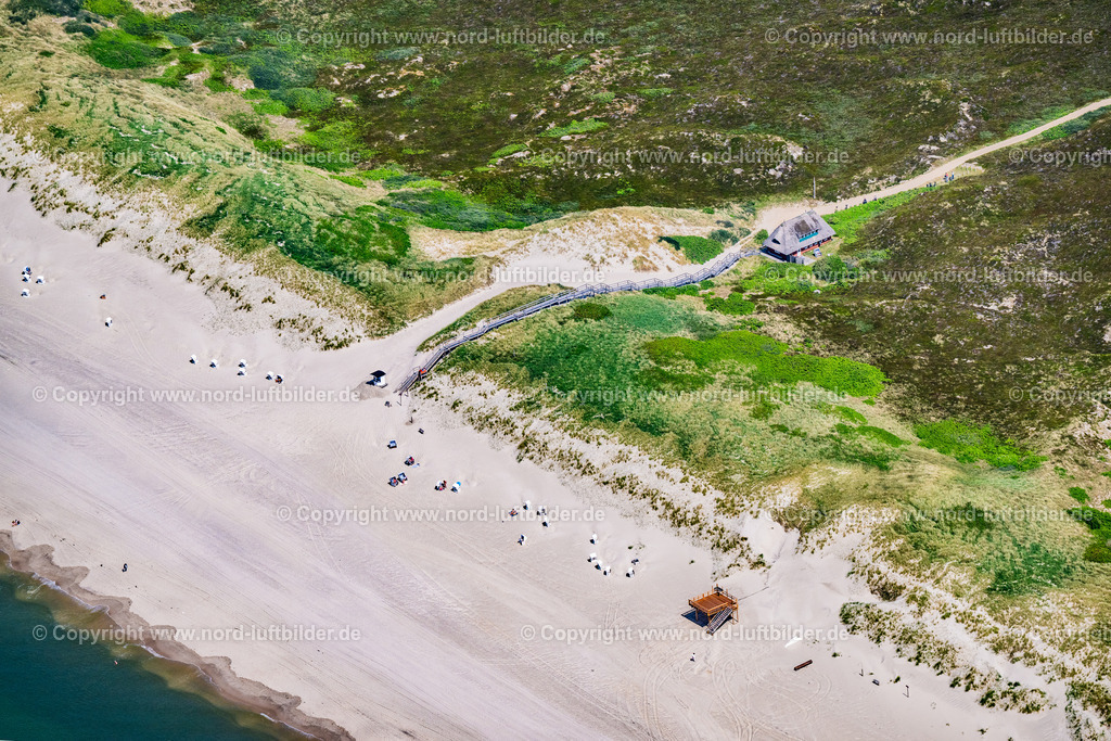 Sylt_Kampen_Strand_Höhe_Kläranlagen_ELS_5385130625 | KAMPEN (SYLT) 13.08.2025 Sandstrand- Landschaft entlang des Küsten- Verlaufes mit Strandtreppe in Kampen (Sylt) auf der Insel Sylt im Bundesland Schleswig-Holstein, Deutschland. // Beach landscape along the with Strandtreppe in Kampen (Sylt) at the island Sylt in the state Schleswig-Holstein, Germany. Foto: Martin Elsen