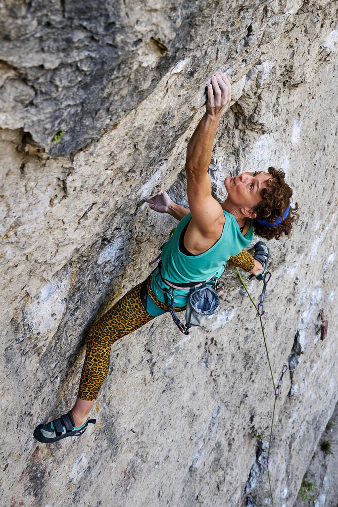 CS-220815-9706-1 | Sarah klettert Treibjagd (9-) an der Püttlacher Wand im Püttlachtal