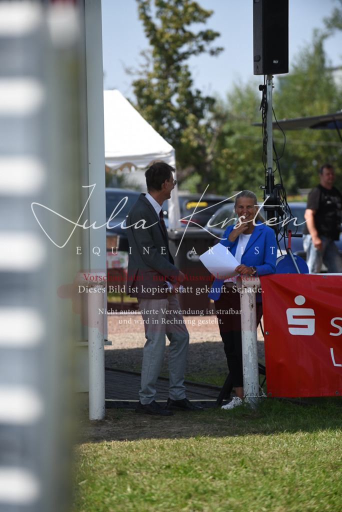 DSC_0092 | Pferde- und Turnierfotografie in Westsachsen. Pferdeportraits, Auftragszeichnungen und intuitive Kunst.