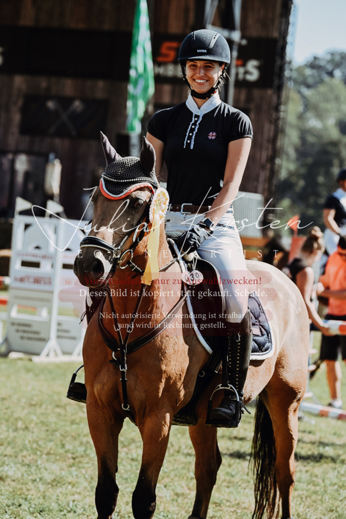 DSC_6198 | Pferde- und Turnierfotografie in Westsachsen. Pferdeportraits, Auftragszeichnungen und intuitive Kunst.