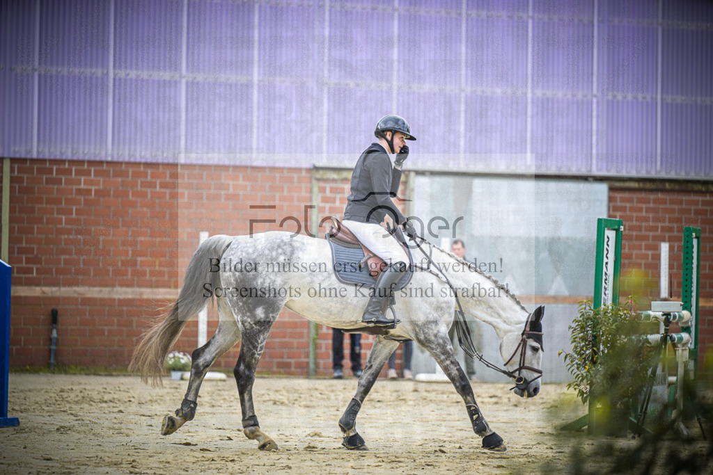 DOS_7120 | Entdecke hochwertige Reitturnierfotos von Foto Oger. Professionell, emotional und authentisch – jetzt Lieblingsmomente im Shop bestellen.Deutschlandweite Turnierfotografie. - Realisiert mit Pictrs.com