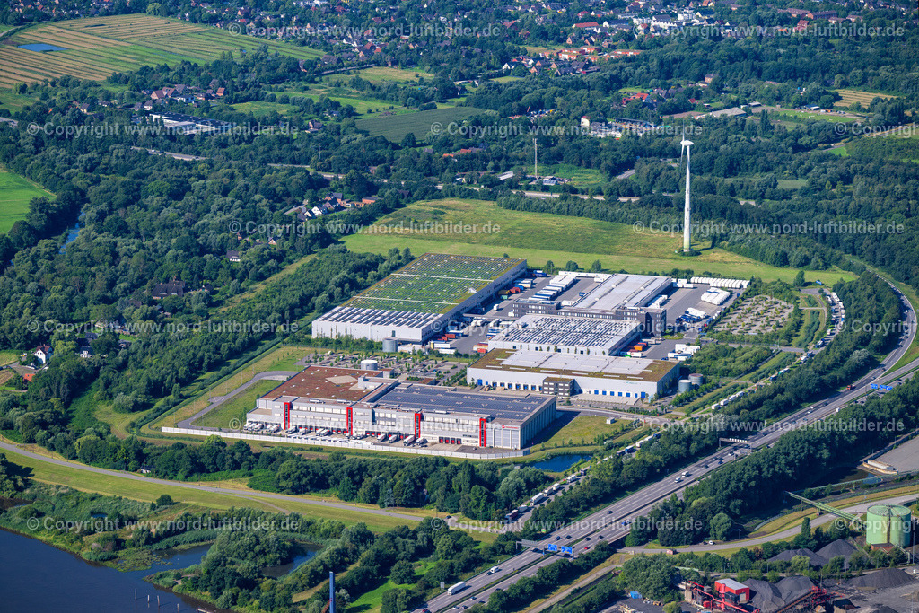 Hamburg_Obergeorgswerder_Gewerbegebiet_ELS_8369050823 | HAMBURG 05.08.2023 Lagerhallen und Speditionsgebäude der Kühne + Nagel AG & Co. KG an der Straße Beim Schröderschen Hof in Hamburg, Deutschland. Weiterführende Informationen bei: Kühne + Nagel (AG & Co.) KG. // Warehouses and forwarding building of Kuehne + Nagel AG & Co. KG on street Beim Schroederschen Hof in Hamburg, Germany. Further information at: Kuehne + Nagel (AG & Co.) KG. Foto: Martin Elsen
