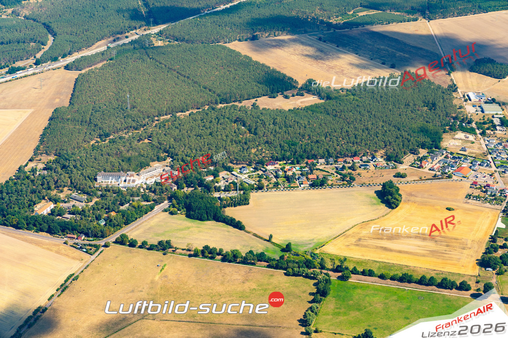 Die Luftaufnahme Lostau - Möser wurde 2022 vom Flugzeug aus (keine Drohne) erstellt. Hohe Auflösung -für große Poster und Wandbilder geeignet - Garantiert!