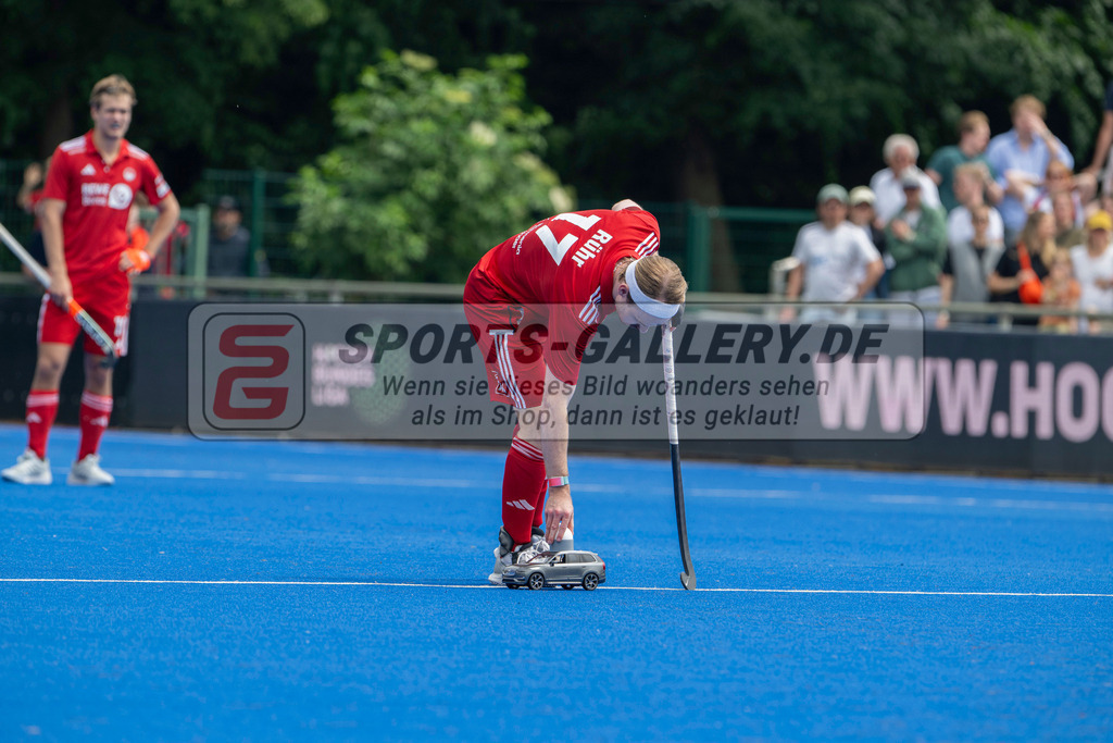 Final4_20250601-1431-Z09_4467 | Krefeld, Deutschland, 01.06.2025:  Feldhockey Final4 2025 – „Deutsche Feldhockey-Meisterschaften 2025“ Crefelder HTC - Rot-Weiss Köln (Finale Herren) im Gerd-Wellen-Hockeyanlage am 01.06.2025 in Krefeld, Deutschland. (Foto von Kramhöller/Fehrmann/Kaste)Krefeld, Germany, 01.06.2025: Feldhockey Final4 2025 – „Deutsche Feldhockey-Meisterschaften 2025“ Harvestehuder HTC - Düsseldorfer HC (Finale Damen) in Gerd-Wellen-Hockeyanlage at 01.06.2025 in Krefeld, Deutschland. (Foto from Kramhöller/Fehrmann/Kaste)
