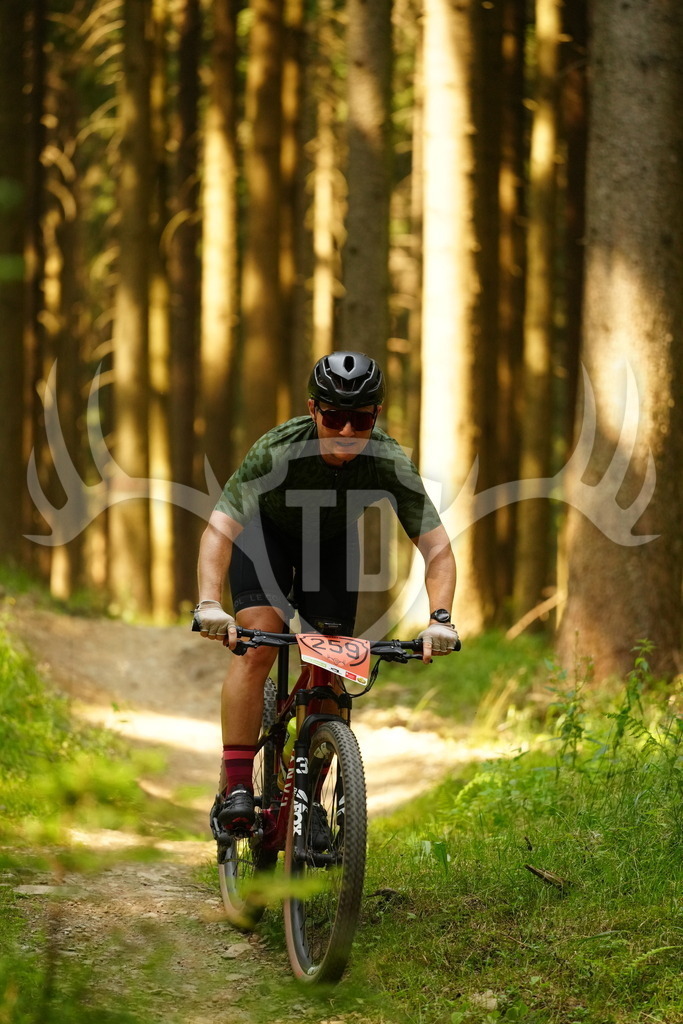 FC103032 | Fotogalerie der Treibjagd im Dunkelwald - Dein MTB Etappenrennen im Erzgebirge - Realisiert mit Pictrs.com