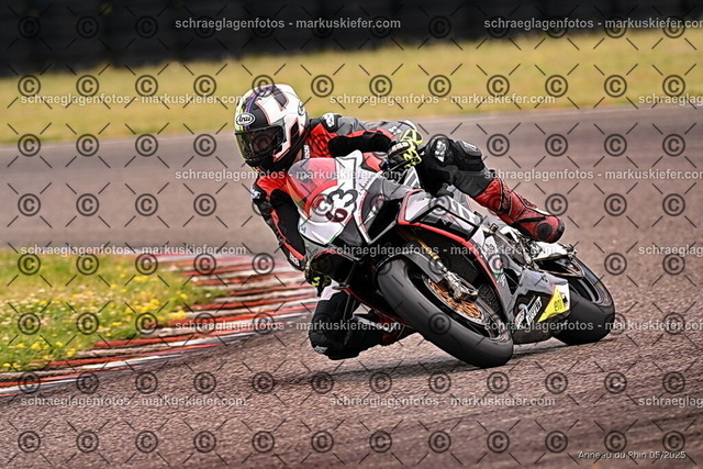 25bt02-0171 | markuskiefer.com - Realisiert mit Pictrs.com