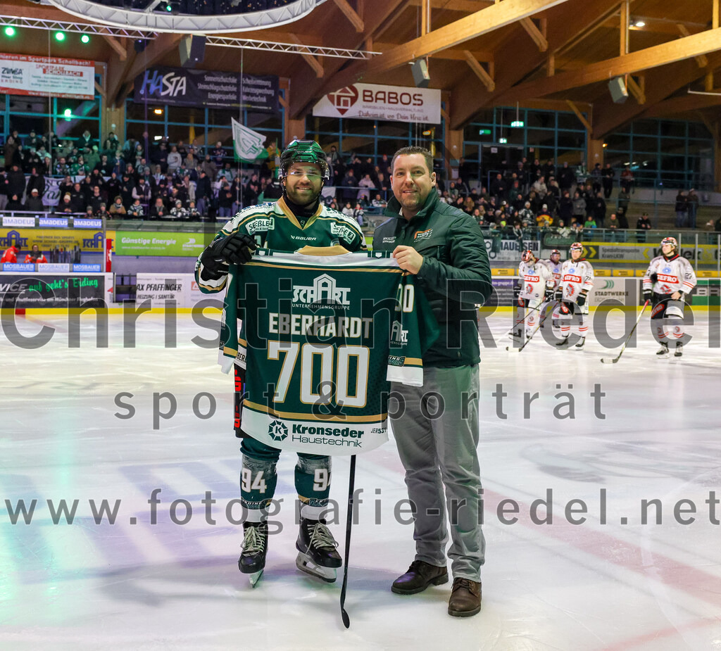 2025-12-14_022_TSV_Erding_gegen_ECDC_Memmingen_Indians | Erding, Deutschland, 14.12.2025:Eishockey, Oberliga Süd 2025 / 2026, 26. Spieltag, TSV Erding gegen ECDC Memmingen Indians, Endergebnis: 1:2Foto: Christian Riedel / fotografie-riedel.net