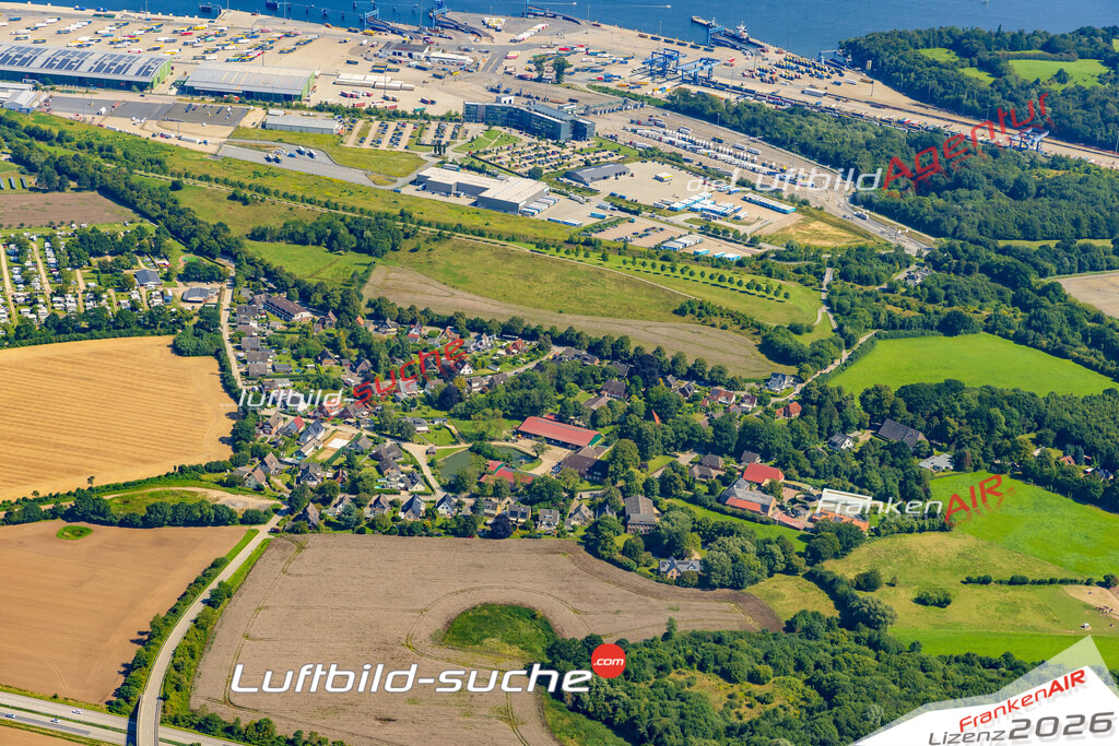 Luftaufnahme Alt Travemünde Lübeck - Die Luftaufnahme wurde 2025 vom UL-Flugzeug heraus erstellt ( ohne Drohne ) - Hochauflösende Luftaufnahme - für professionelle Ausdrucke geeignet. Die Geschenkidee !Mit Lizenz und Bildrechte bestellbar