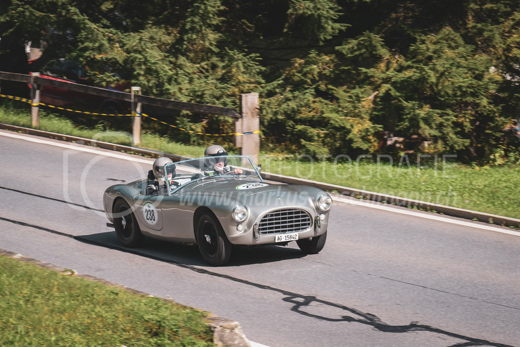 21. Arosa ClassicCar 2025 - 6. =September= 2025 | Jürg Kohler aus Oftringen (SUI) in einem Bristol AC ACE aus dem Jahre 1957 mit Startnummer 238 am Arosa ClassicCar 2025 in der Kategorie Classic Trophy..@arosaclassiccar, @arosa.official, #arosaclassiccar, #arosa, #76curves, #classiccarBild: Sportfotografie Markus Aeschimann | www.markus-aeschimann.ch - Realisiert mit Pictrs.com