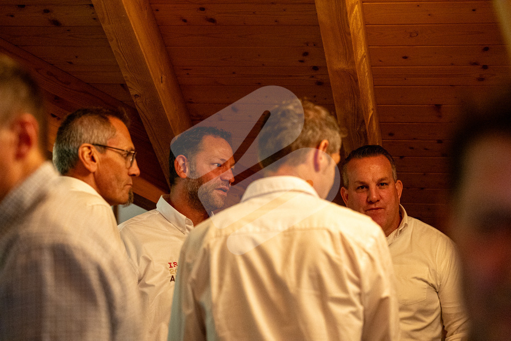 SKE100J_4641 | Die Schwinger des Schwyzer Kantonalen Schwingerverbandes: Fotos, die Dynamik und Leidenschaft festhalten, sowie emotionale Momente aus dem traditionellen Schwingsport zeigen. - Realisiert mit Pictrs.com