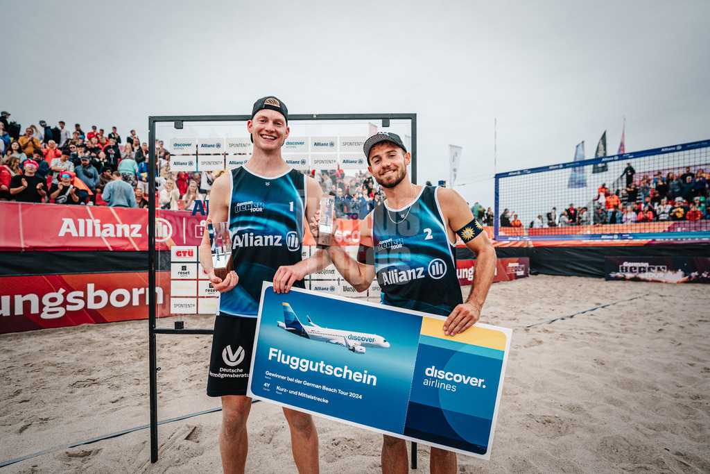Beachvolleyball | Männer | Allianz German Beach Tour 2024 | Tourstop Kühlungsborn 2 | 18.08.2024 | v.l. Philipp Huster und Jonas Sagstetter gewinnen das Turnier in Kühlungsborn