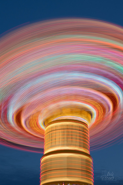 Karusell drehend  | Shop von Iris Steger Photography, Landschaft, Reisen, Details und Städte.