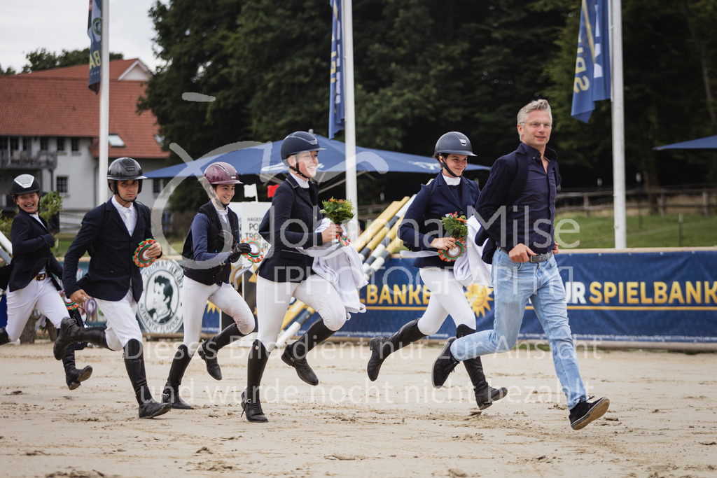 250712_BHO_ClearRoundTeam-508 | Deine schönsten Turniermomente als professionelle Fotos! Entdecke hochwertige Pferdesport-Fotografie im Online-Shop. Jetzt Fotos finden & bestellen!