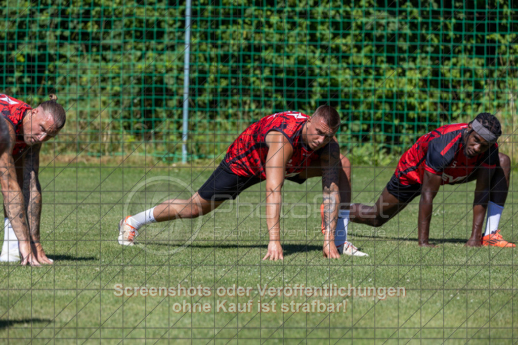 20250629_110119_1321 | #,1.Göppinger SV, Fussball, Oberliga BW - Trainingsauftakt, Saison 2025/2026, Rasensportplatz Stadion SV Göppingen, Hohenstaufenstr. 116, 73033 Göppingen, 29.06.2025 - 10:30 Uhr,Foto: PhotoPeet-Sportfotografie/Peter Harich