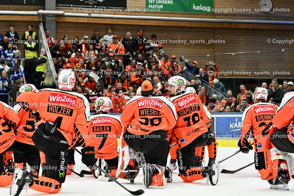 EC IDM WÄRMEPUMPEN VSV vs. MOSER MEDICAL GRAZ99ERS | Graz 99ers Fans feiern mit Mannschaft, EC IDM WÄRMEPUMPEN VSV vs. MOSER MEDICAL GRAZ99ERS, EC IDM WÄRMEPUMPEN VSV vs. MOSER MEDICAL GRAZ99ERS am 17.03.2026 in Villach (Stadthalle Villach), Austria, (Photo by Bernd Stefan)