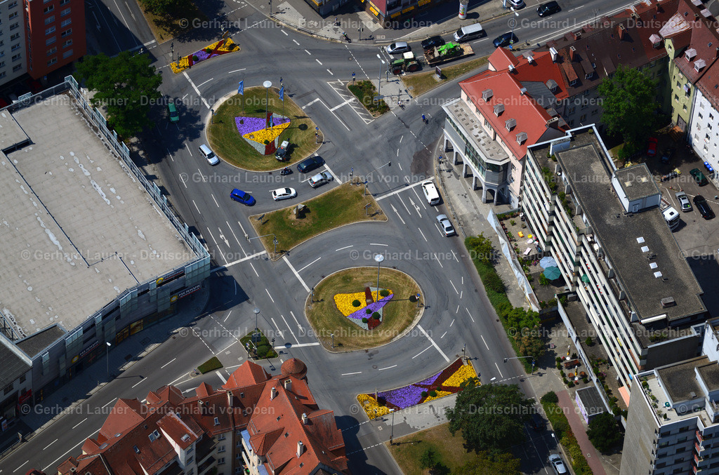 3303256 | Verkehrskreisel in Neu Ulm