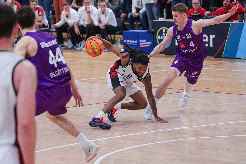 Pro A BAYER GIANTS vs BG Göttingen-145 | Fotos von Basketballspielen aus dem Raum NRW fotografiert von Gero Mueller-Laschet und Daniel Schaefer - Realisiert mit Pictrs.com