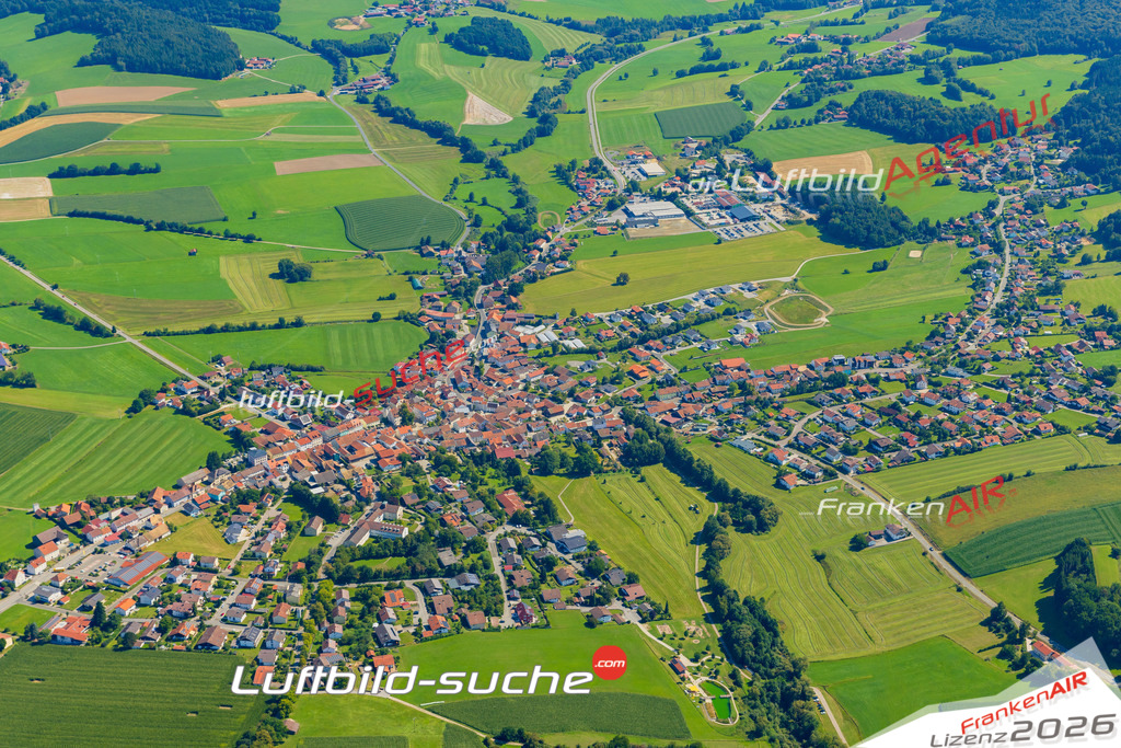 Luftaufnahme von Neukirchen beim Heiligen Blut Vs Google Maps- Die Luftaufnahme wurde 2025 vom UL-Flugzeug heraus erstellt ( keine Drohne ) - Hochauflösende Luftaufnahme - für professionelle Ausdrucke geeignet. Die Geschenkidee !Mit Lizenz und Bildrechte bestellbar