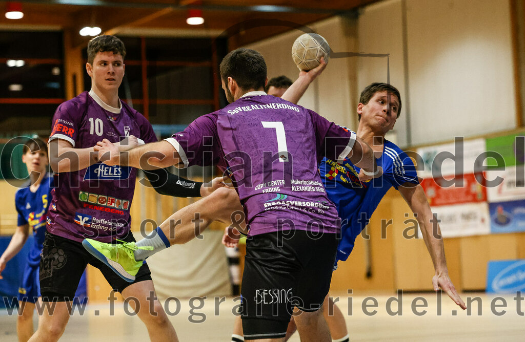 2024-02-24_057_SpVgg_Altenerding_gegen_SSG_Metten | Erding, Deutschland, 24.02.2024:
Handball, Bezirksoberliga Männer 2023 / 2024, 16. Spieltag, SpVgg Altenerding gegen SSG Metten, Endergebnis: 29:24

Tim Steininger (SpVgg Altenerding, #10), Simon Rüdiger (SpVgg Altenerding, #7)

Foto: Christian Riedel / fotografie-riedel.net