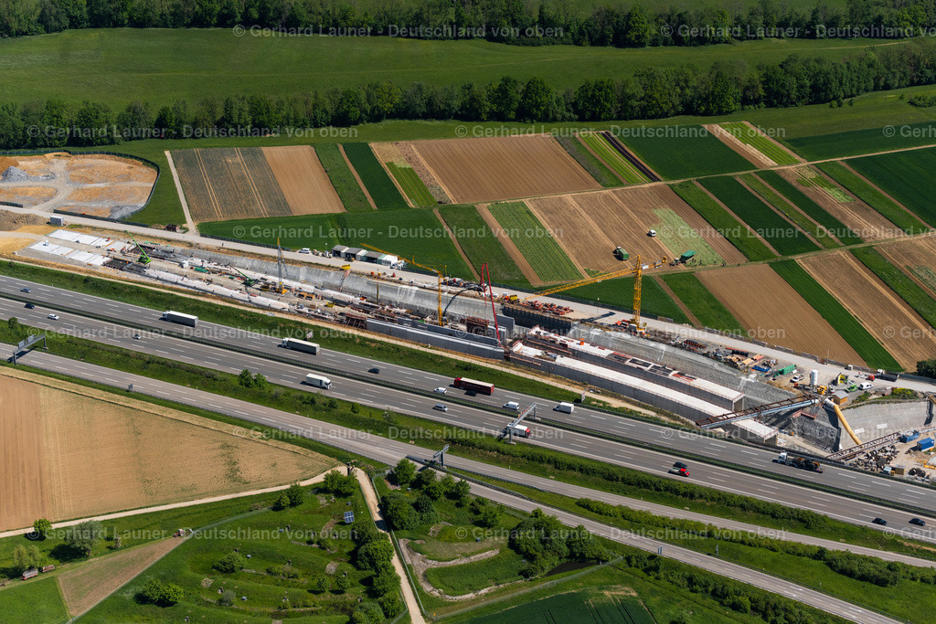 4045637 | STUTTGART 31.05.2021 Baustelle mit Tunnelführungsarbeiten für die Streckenführung und den Verlauf " Flughafentunnel " parallel zum Verlauf der Autobahn BAB A8 im Ortsteil Plieningen in Stuttgart im Bundesland Baden-Württemberg, Deutschland. Weiterführende Informationen bei: GBI Gackstatter Beratende Ingenieure GmbH,  Max Bögl Bauservice GmbH &amp; Co. KG,  Vössing Ingenieurgesellschaft mbH. // Construction site with tunneling work for the route and the "airport tunnel" course parallel to the course of the A8 motorway in the Plieningen district of Stuttgart in the state Baden-Wuerttemberg, Germany. Further information at: GBI Gackstatter Beratende Ingenieure GmbH,  Max Boegl Bauservice GmbH &amp; Co. KG,  Voessing Ingenieurgesellschaft mbH. Foto: Gerhard Launer