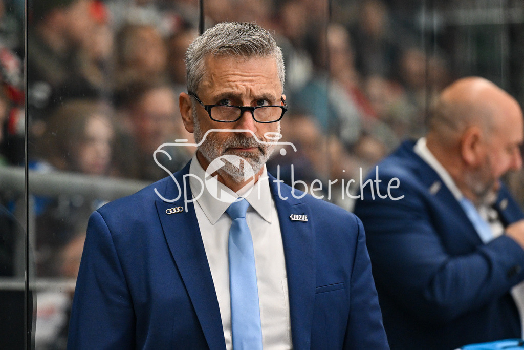 Augsburger Panther - ERC Ingolstadt | im Bild Mark FRENCH headcoach ERC Ingolstadt / Einzelfoto / Freisteller beim match zwischen den Augsburger Panthern und dem ERC Ingolstadt am 13. Spieltag der Penny DEL im Curt Frenzel Stadion am 23.10.2025