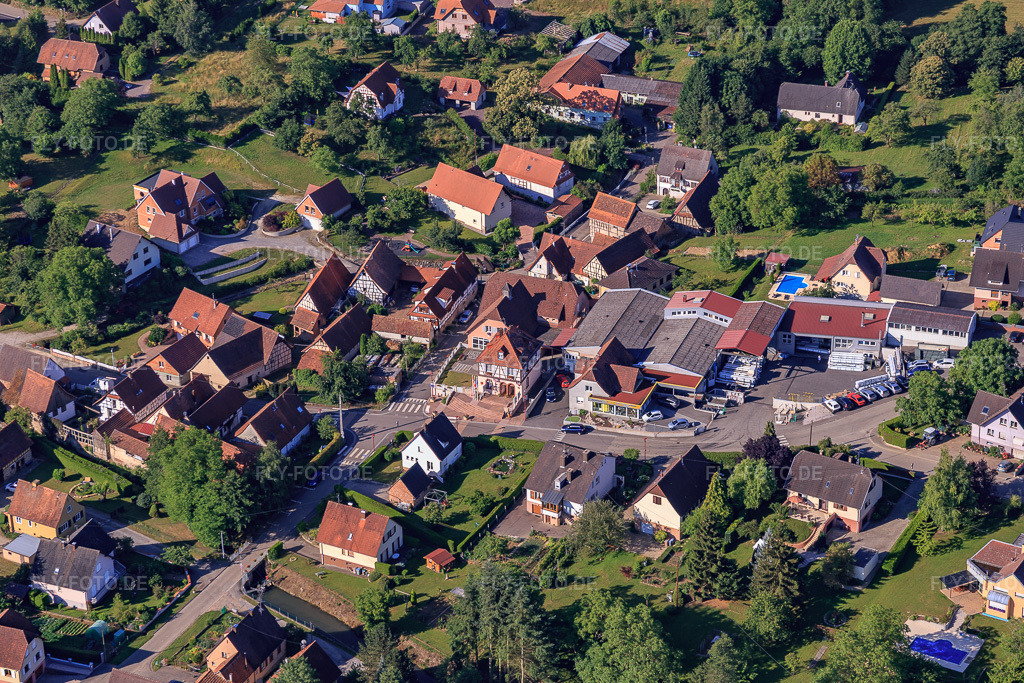 Luftbild: Fenêtres GROSS in Oberhoffen-lès-Wissembourg im Bundesland Bas-Rhin in Frankreich. – Foto: IMG_083003.jpg vom 26.06.2015 durch Werner Riehm/FLY-FOTO.de – Auflösung des Originals: 5397 x 3598 px – Fabricant de fenêtres et portes PVC en Alsace - GROSS