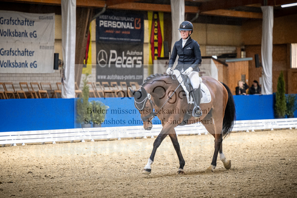 DOS_0449 | Entdecke hochwertige Reitturnierfotos von Foto Oger. Professionell, emotional und authentisch – jetzt Lieblingsmomente im Shop bestellen.Deutschlandweite Turnierfotografie. - Realisiert mit Pictrs.com