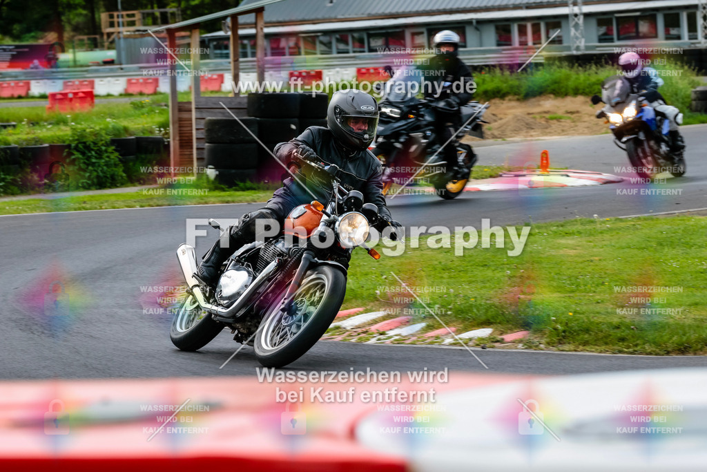 MotoTeamVBK-20081 | Hier findet Ihr Bilder von Touristenfahrten auf der Nürburgring Nordschleife oder von anderen Veranstaltungen die ich besucht habe. Viel Spass beim Durch Schauen 