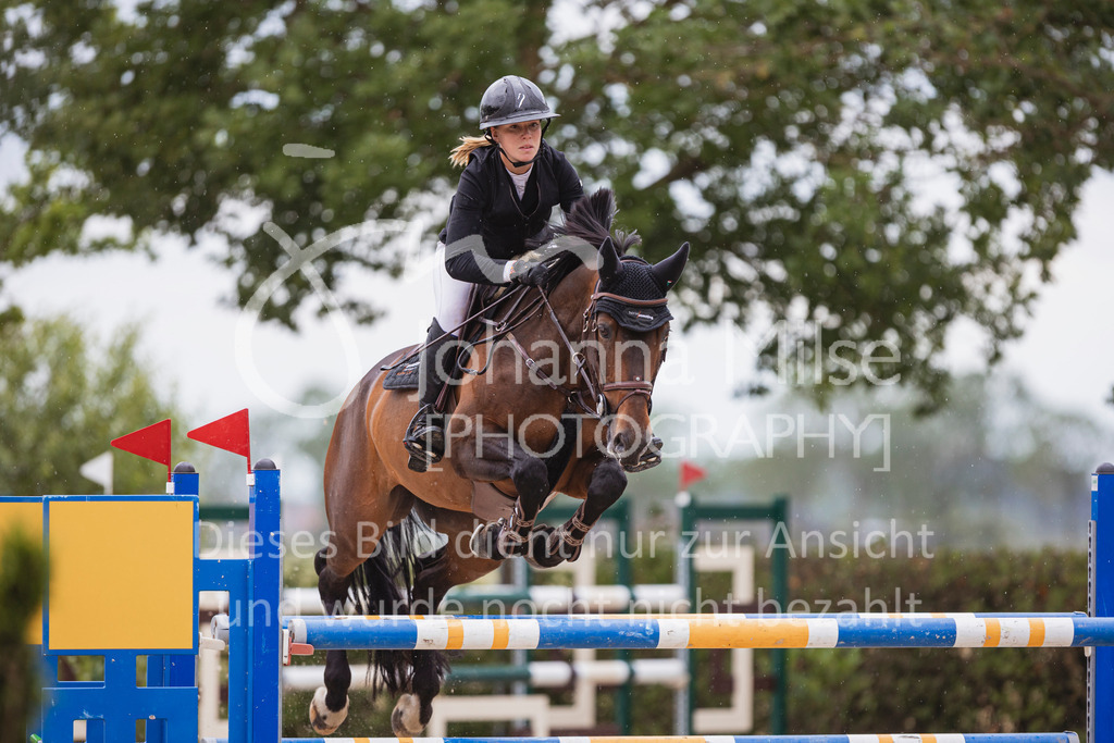 240614_Lemwerder_M2-Springen-485 | Deine schönsten Turniermomente als professionelle Fotos! Entdecke hochwertige Pferdesport-Fotografie im Online-Shop. Jetzt Fotos finden & bestellen!