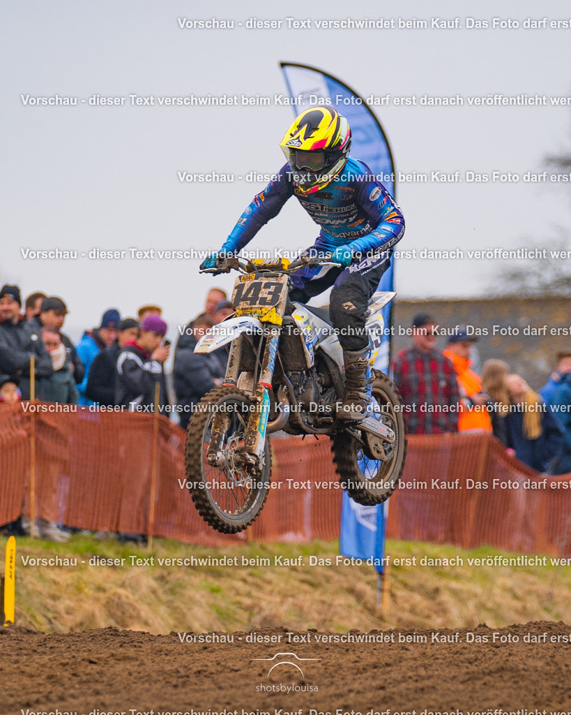 20260412_MCCBensdorf-1235 | Sportfotografin aus Berlin-Brandenburg mit Fokus auf Motocross. Ich halte deine sportliche Leistung und echte Emotionen auf und neben der Strecke professionell fest. Entdecke die Fotos von deinem Rennen und bestelle sie direkt hier im Shop.