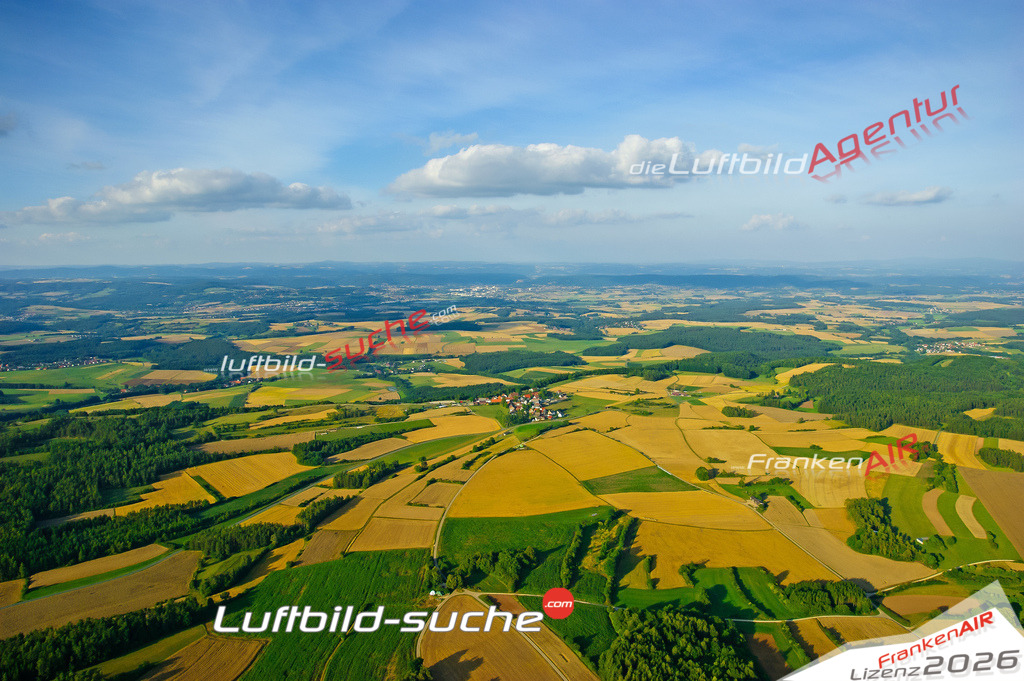 Die Luftaufnahme Zultenberg - Kasendorf wurde vom UL-Flugzeug (keine Drohne) aus fotografiert.Hohe Druck- Auflösung-die Geschenkidee!