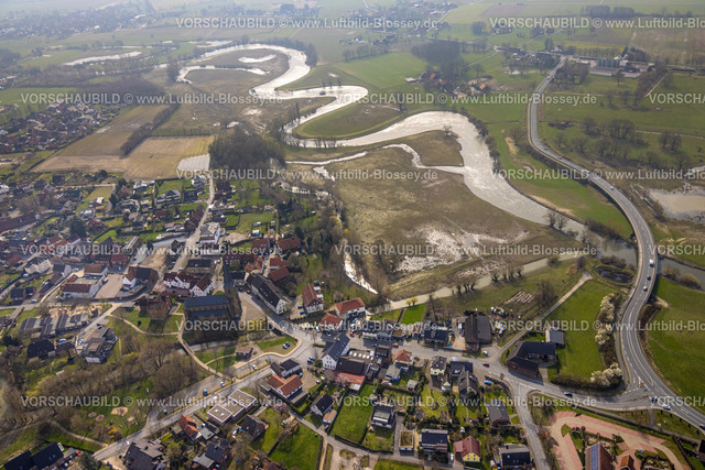 Lippetal240306980Lippborg | Luftbild, katholische Pfarrkirche St. Cornelius und Cyprianus, Wohngebiet, Flussmäander Fluss Lippe, Heintroper Straße B475 mit Clemens-August-Brücke, Lippborg, Lippetal, Nordrhein-Westfalen, Deutschland