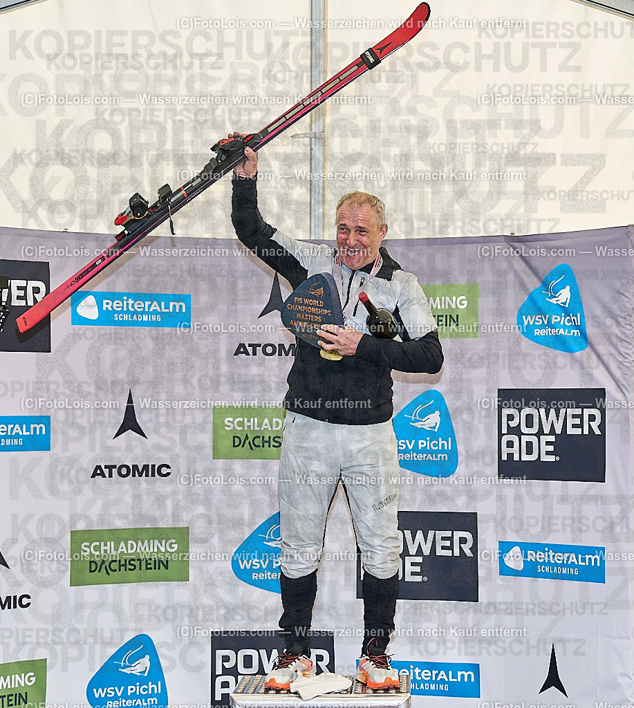 _ALP3179_MASTERS-WM_Reiteralm_SiegerB-GS | FISWORLD CHAMPIONSHIPSMASTERS ALPINE SKIING, 23. – 28. MÄRZ 2026 - REITERALM | STMK | AUT.   Veranstaltet vom Masters-Referat des Deutschen Skiverbandes (DSV). Durchführende Organisation: WSV Pichl-Reiteralm, unterstütutzt von den Bergbahnen REITERALM bei Schladming und SKI AUSTRIA.                            Disziplinen:  Super-G, GiantSlalom, Slalom.                                                 Kategorien:  A (Herrn 30-59 Jahre), B (Herrn ab 60 Jahre), C (Damen 30-59 Jahre), D (Damen ab 60 Jahre).                Rennstrecken:   Gasselhöhe und Muldenliftpiste auf der Reiteralm.