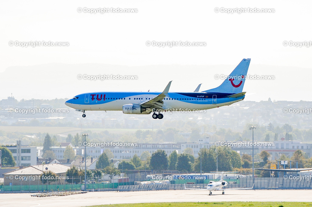 Deutschland_ Baden-Wuerttemberg_ Stuttgart_ Flughafen_ 05.01.2025-11 | 05.01.2025, Deutschland, GER, Baden-Wuerttemberg, Stuttgart, im Bild TUI, Stuttgart Airport, Flughafen, Flugfeld, Rollfeld, Vorfeld, Flugzeug, Urlaub, Reise, Business, Start, Landung, Gangway, Feature, Symbolbild
