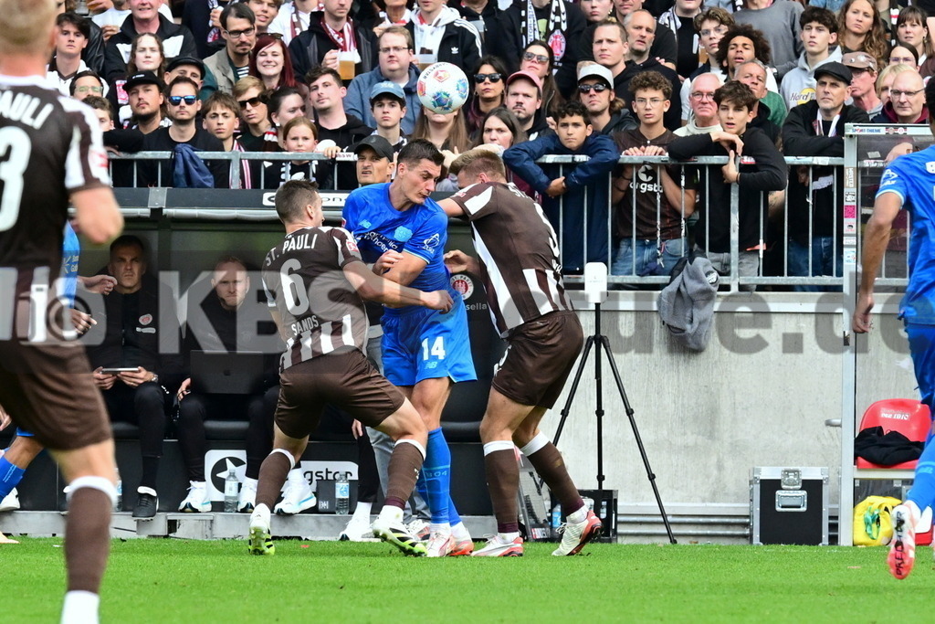 KBS Picture_FCStPauli-Bayer04Leverkusen_046 | v.l. Sands James (St.Pauli) , Schick Patrik (Bayer04Leverkusen) , Wahl Hauke (St.Pauli) ,Sportplatz :  Millerntor Stadion, - Realisiert mit Pictrs.com